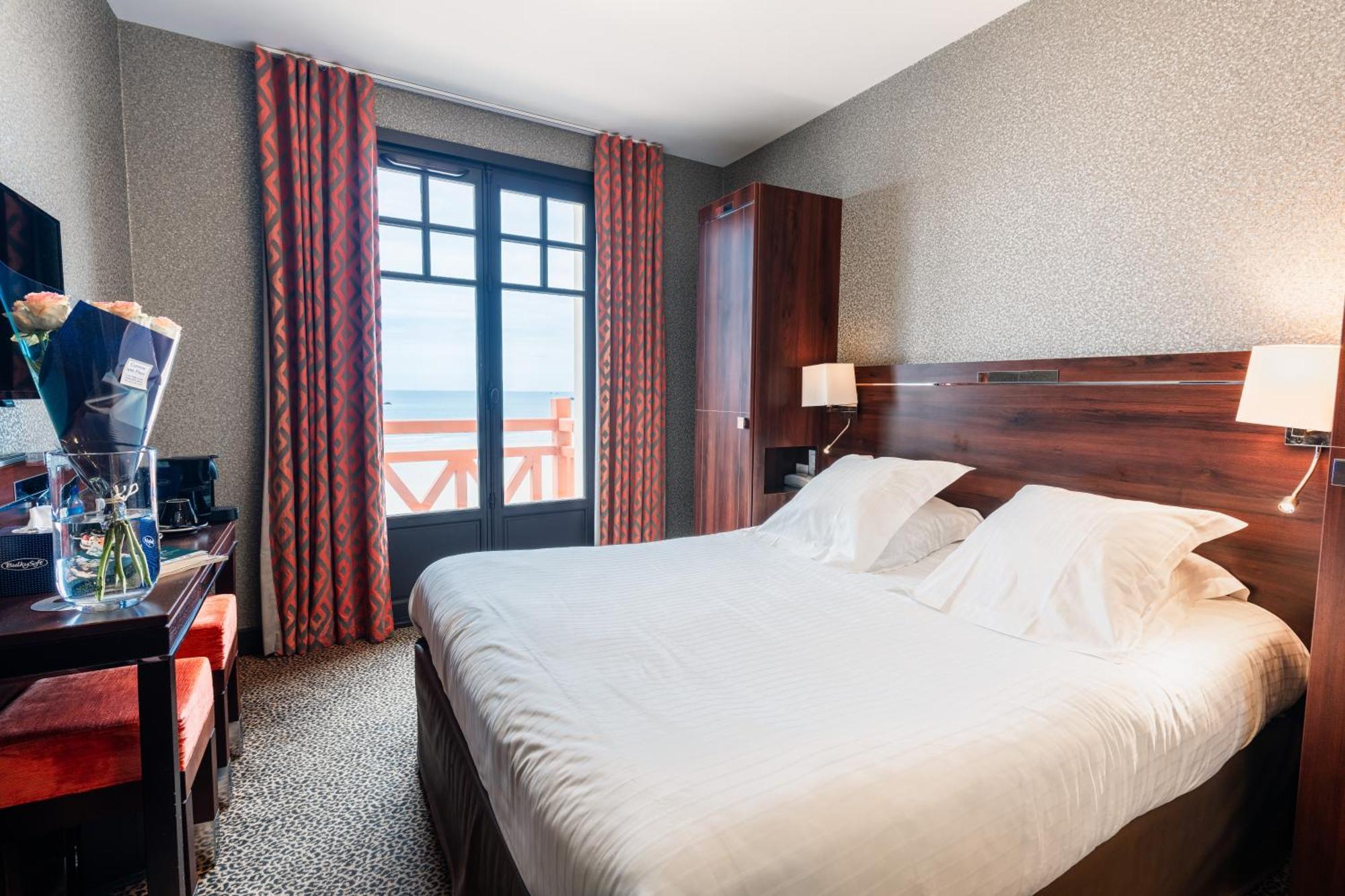 Ambassadeurs Logis Hotel Saint-Malo Bagian luar foto