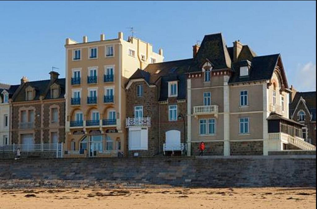 Ambassadeurs Logis Hotel Saint-Malo Bagian luar foto